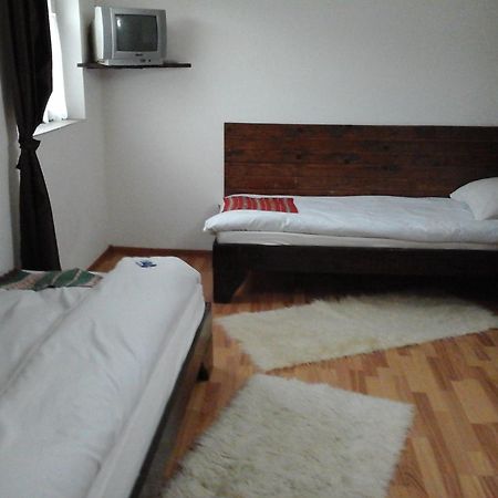 Casa Piscul Lupului Villa Pucioasa Ngoại thất bức ảnh