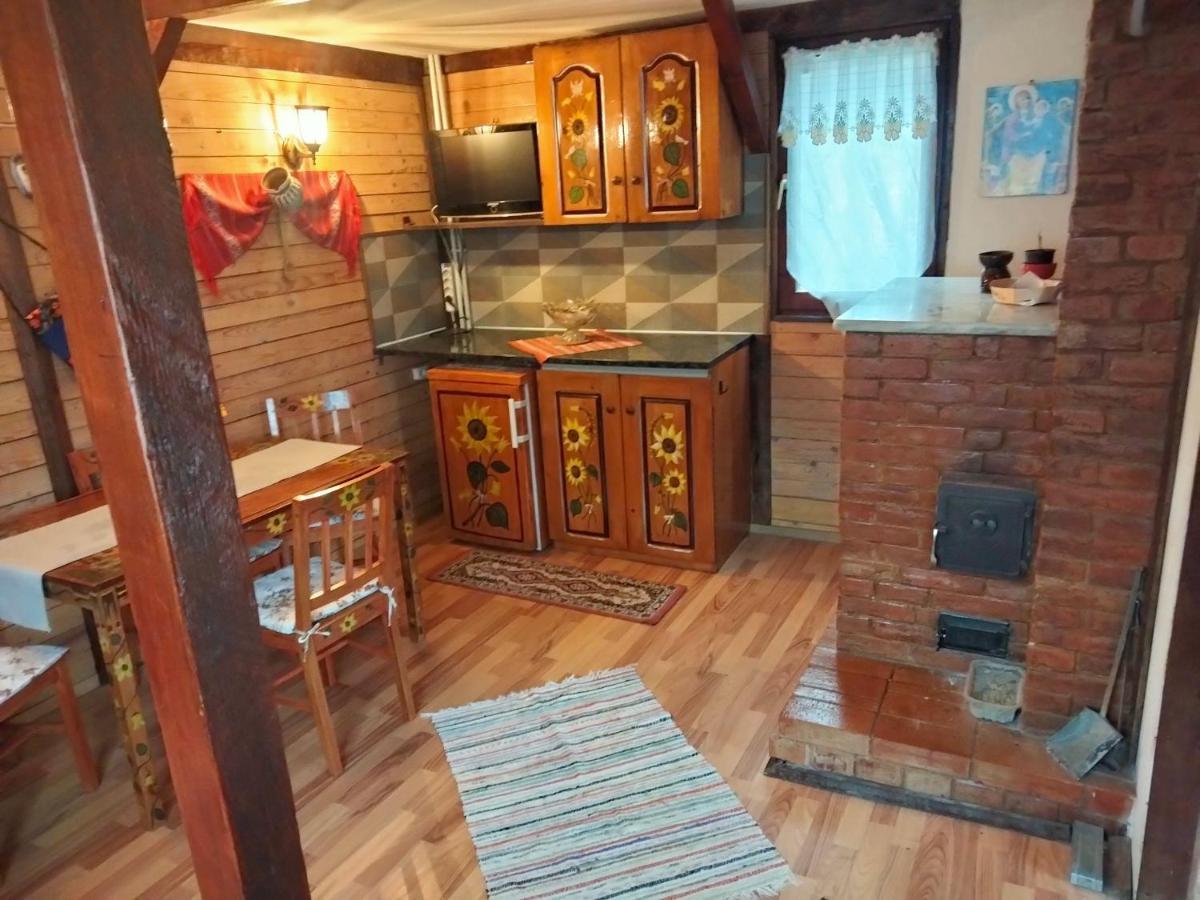 Casa Piscul Lupului Villa Pucioasa Ngoại thất bức ảnh