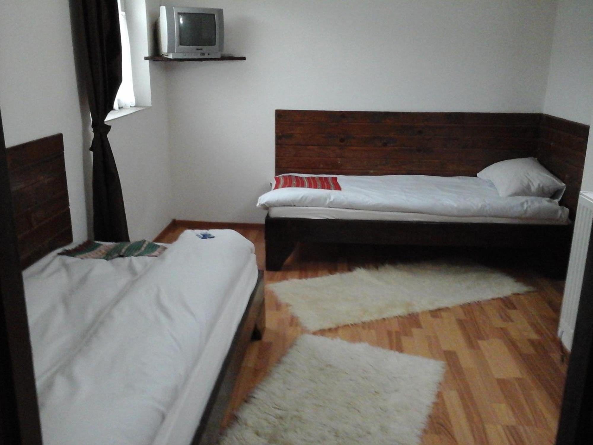 Casa Piscul Lupului Villa Pucioasa Ngoại thất bức ảnh