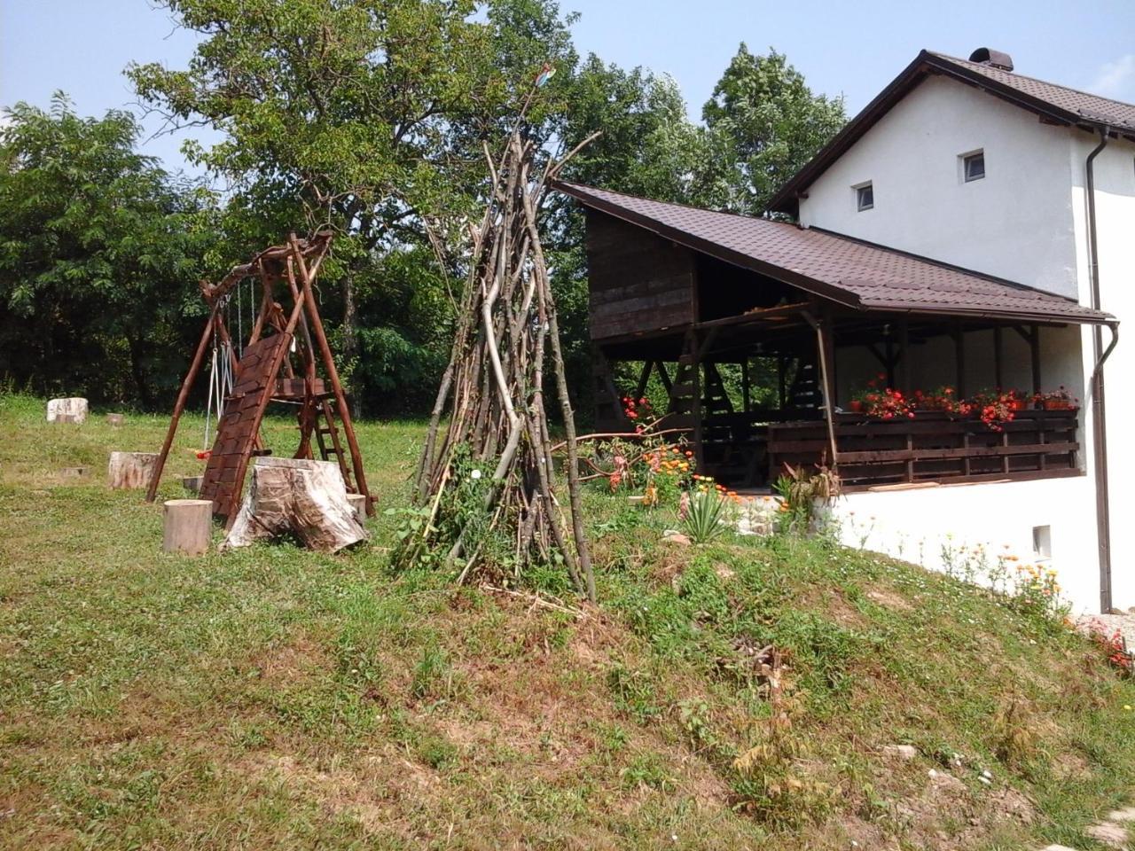 Casa Piscul Lupului Villa Pucioasa Ngoại thất bức ảnh